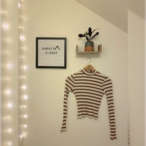 brand: full tilt // size: S // color: white w/ blue & brown/orange stripes.